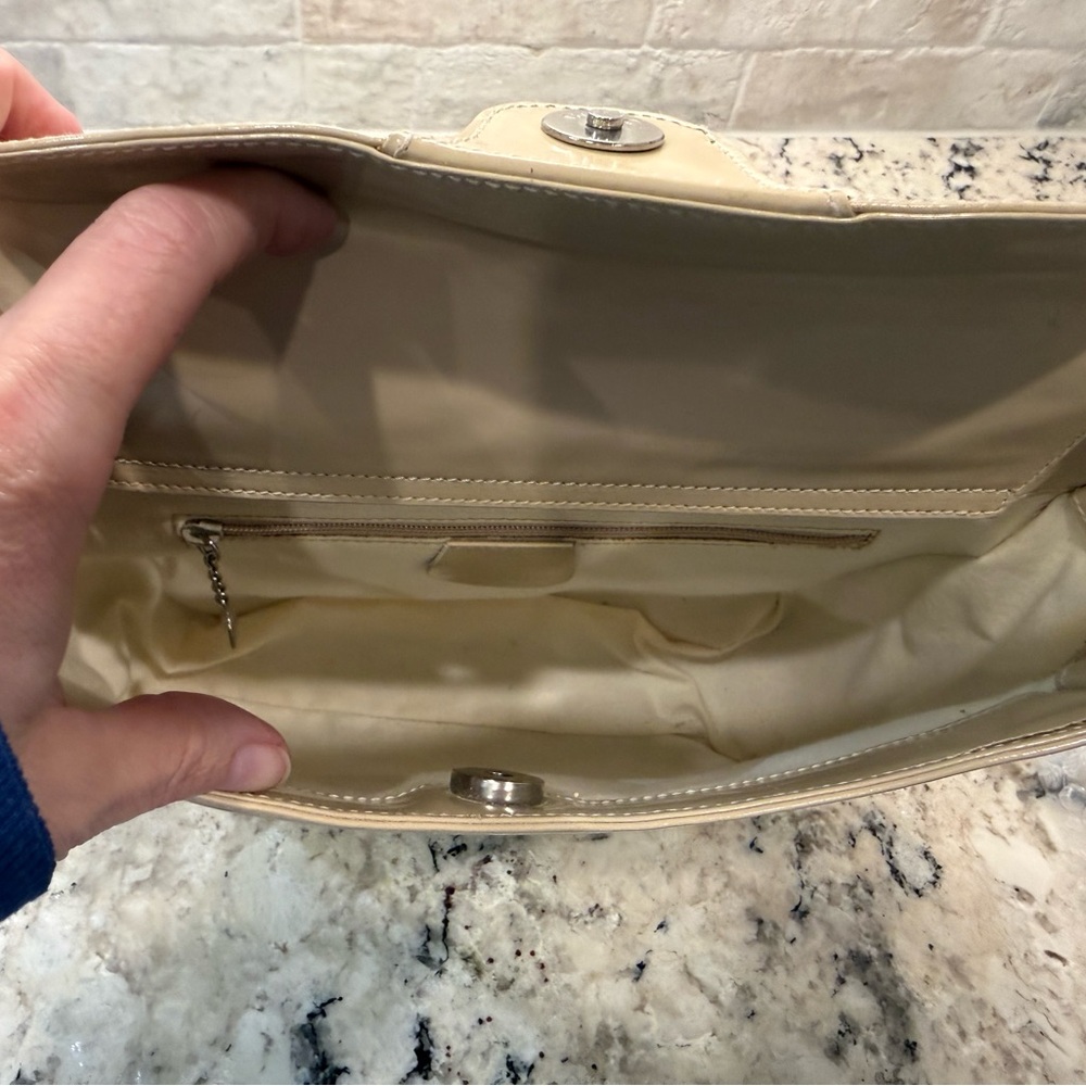 Gucci EUC Vintage Cream Patent Leather Shoulder Bag w/COA - Picture 13 of 14